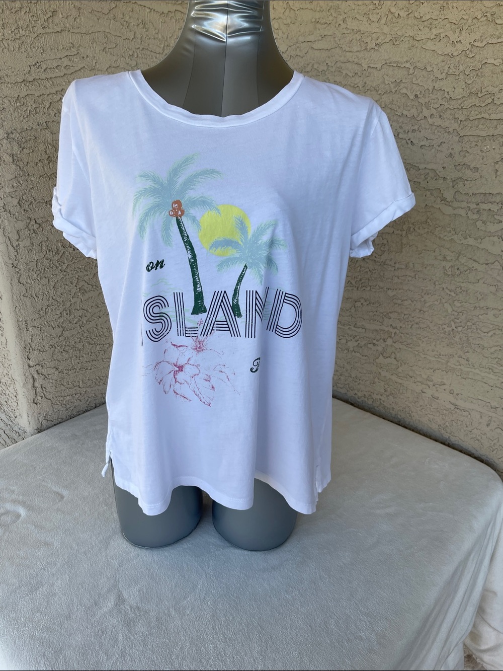 Lou & Grey White Short-Sleeve 'Island' Graphic Tee